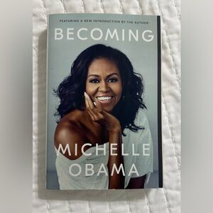 Becoming by MICHELLE OBAMA White and Black Coffee Table Book Accents